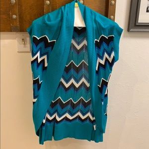 Knit vest/sleeveless shrug